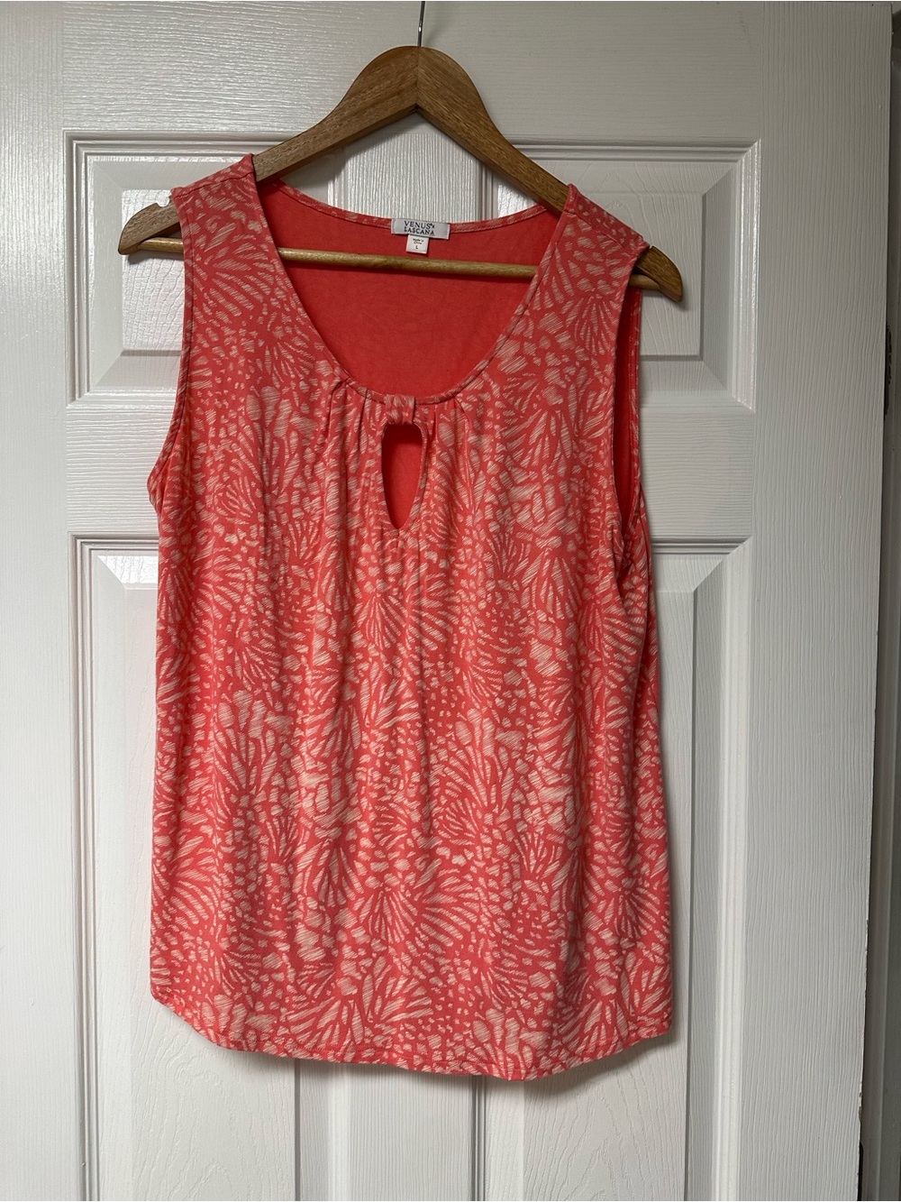 VENUS Coral Floral-Print Keyhole Tank Top
